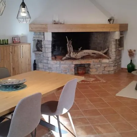 Vin Apartment-near The Bay * Πούλα